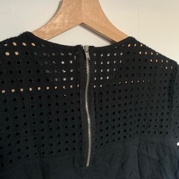 Gap women's black t-shirt midi shift dress with eyelet detail, size small - Picture 3 of 4